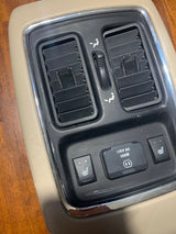 2011 2012 13 Jeep Grand Cherokee Center Console Rear A/C Air Vent Power USB Port