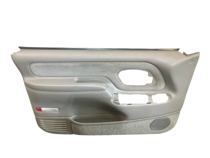 1995 1996 1997 1998 1999 2000 Chevrolet Silverado 1500 2500 3500 Left Front Door Panel Electric Tan 15026291 15026297