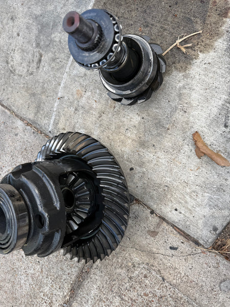 1999-2009 Ford F-150, E-150, E-250 Expedition Rear End Differential Gears Ring And Pinion Carrier 8L3Z4209K 9L3Z4026J