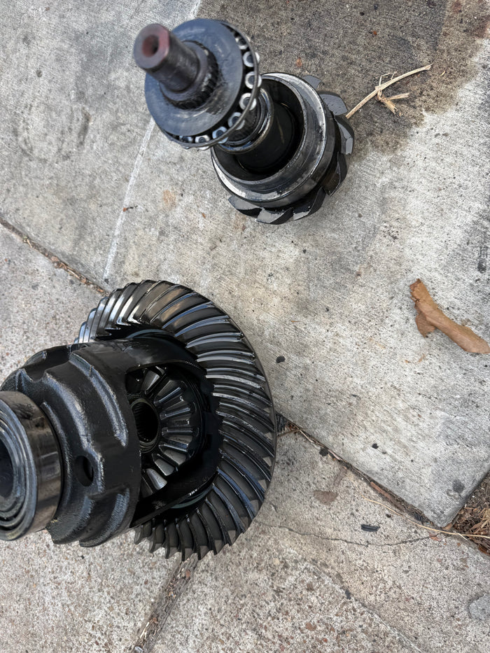 1999-2009 Ford F-150, E-150, E-250 Expedition Rear End Differential Gears Ring and Pinion Carrier 8L3Z4209K 9L3Z4026J