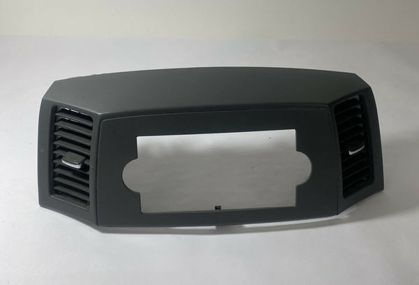 05 06 07 Jeep Grand Cherokee Center Radio Bezel Trim Dash Instrument Upper Gray