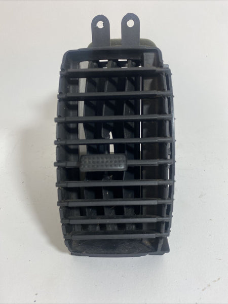 2005 - 2010 Nissan Frontier Front Right Center Air Vent Dash Grille