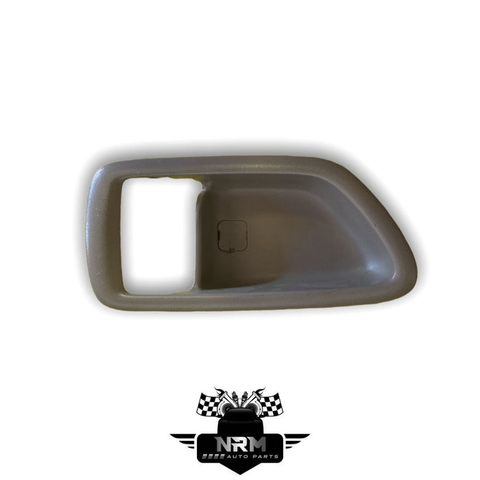 2001-2007 Toyota Sequoia Door Handle Trim Passenger Side Front/Rear 69277-Ac010