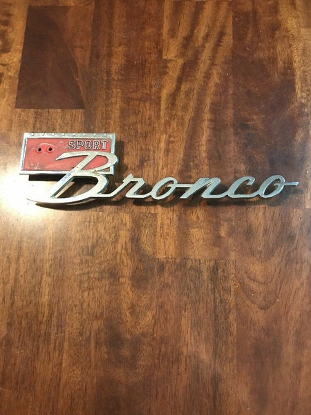 1966-1977 Ford Bronco Fender Emblem c6tb-16b114-a OEM broken tab